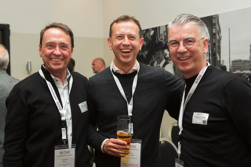 /images/slider-imgs-xs/094_Foto Loeffler_Weconact.jpg